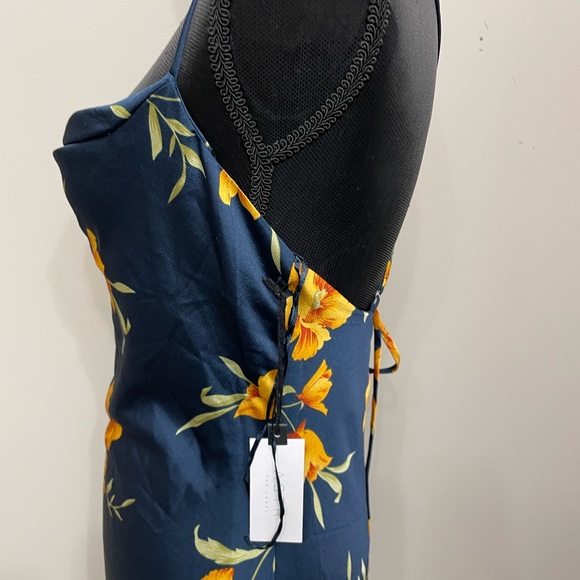 NWT Revolve ASTR the label women’s floral navy yellow satin midi dress size M - Picture 7 of 9
